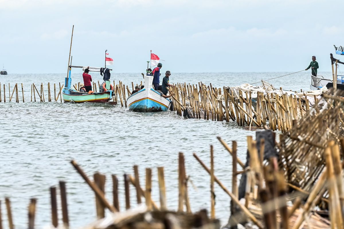 Menteri KKP Minta TNI AL Hentikan Sementara Pembongkaran Pagar Laut