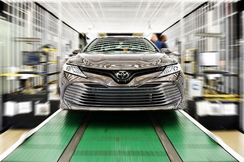 Toyota Mulai Produksi Camry Baru 