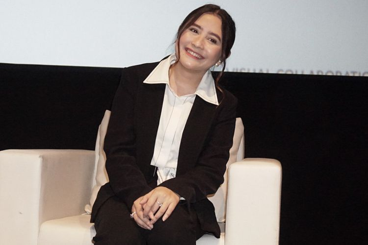 Prilly LLatuconsina mengisi acara We The Youth, Youth X Public Figure Vol. 5: Connecting Indonesia di Epicentrum Walk XXI, Kuningan, Jakarta Selatan, Sabtu (21/7/2018). 