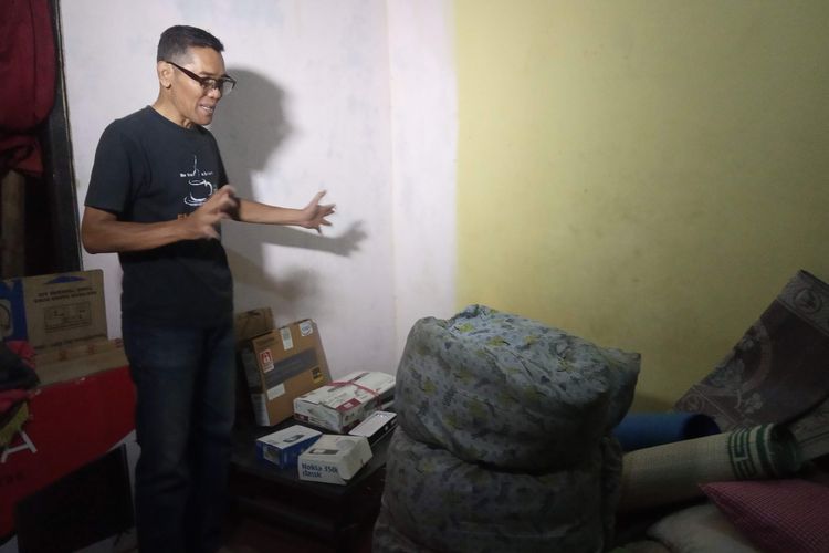 Kamar yang ditempati terduga teroris Wawan Wicaksono usai digeledah Densus 88
