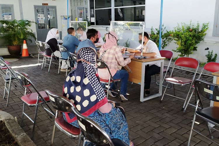 Posko konsultasi PPDB online di Dinas Pendidikan, Pemuda dan Olahraga Kota Yogyakarta, Danurejan, Yogyakarta, Rabu (16/6/2021).