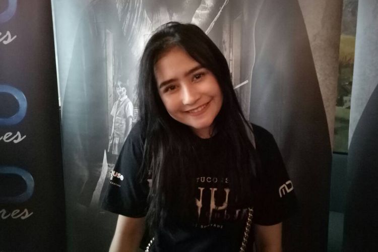 Prilly Latuconsina berpose saat ditemui pada acara syukuran film Danur di MD Place, Setiabudi, Jakarta Selatan, Senin (22/5/2017).