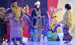 Atalia Ridwan Kamil Hadiri HUT Ke-43 Dekranas, Acara Fashion Show untuk Dukung Perajin Indonesia