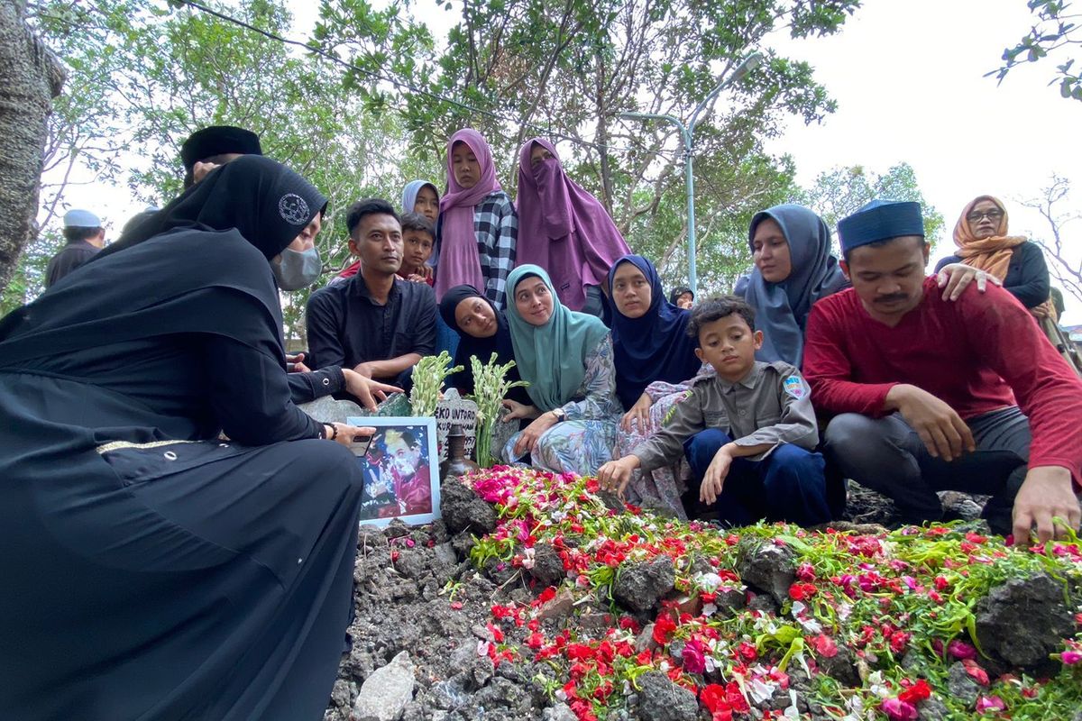 Pelawak Eko Londo dimakamkan di Surabaya.
