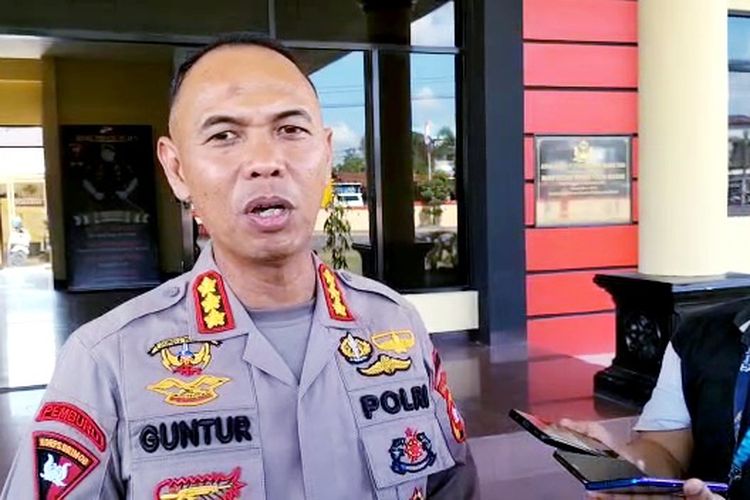 Komandan Satuan Brigade Mobile (Brimob) Polda Kalbar Kombes Pol Muhammad Guntur