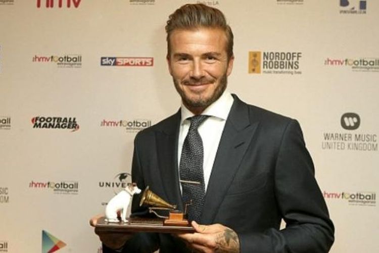 David Beckham menerima Legend of Football Award pada Anniversary HMV Football Extravaganza ke-20 di London, Selasa (1/9/2015).