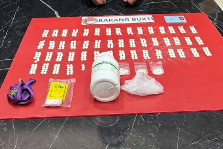 Edarkan Obat Keras Berlogo 