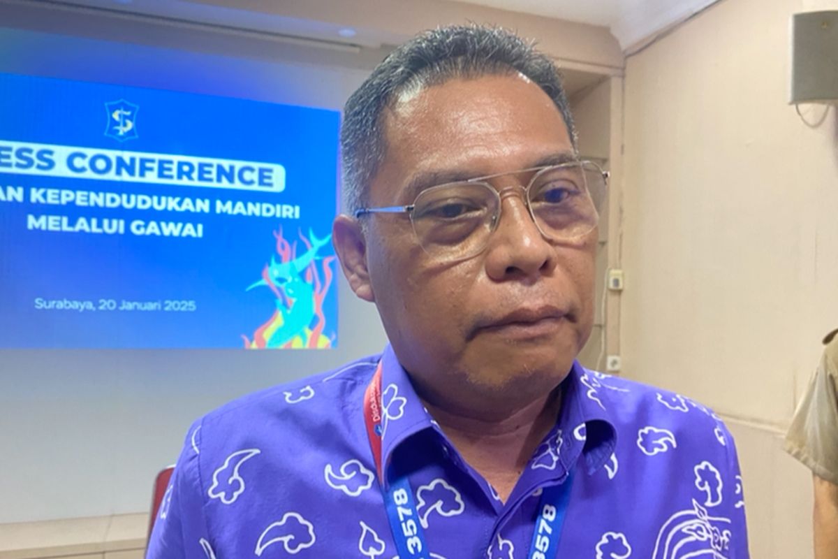 Kepala Disdukcapil Surabaya, Eddy Christijanto, Jumat (7/2/2025).