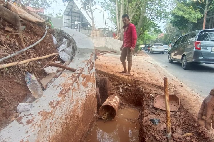 Pemkot Jaksel Temukan Saluran Air di Cilandak Ditutup untuk Akses Kafe Tanpa Izin