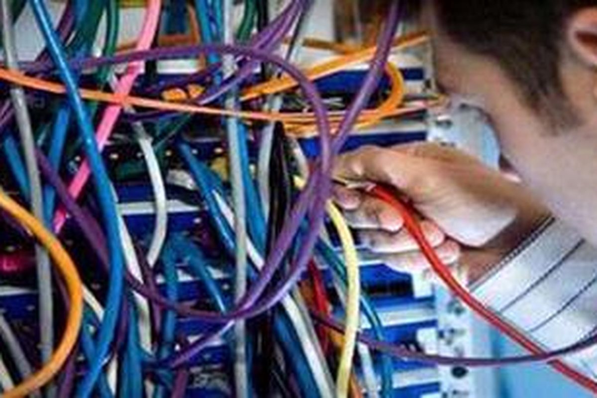 Ilustrasi: Setiap tahun PLN membutuhkan sedikitnya 2.000 tenaga ahli, baik dari jenjang pendidikan S-1, D-3, D-2, dan D-1. Sampai 2018, dibutuhkan 26.000 tenaga kerja siap pakai.