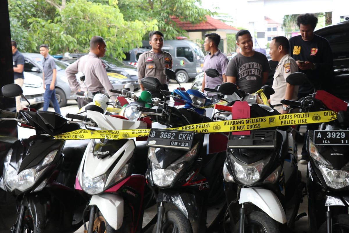 Barang bukti motor yang dicuri kedua pelaku di Mapolres Kota Tangerang, Selasa (11/2/2020)