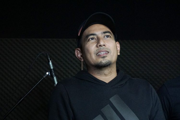 Vokalis Rio Febrian saat ditemui di sela sesi latihan untuk Konser Perjalanan Cinta di Studio Abee, Gandaria, Jakarta Selatan, Selasa (26/6/2018).