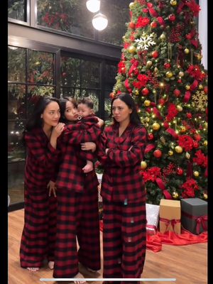 Rachel Vennya dan Fuji tampil kompak menemani Erika Carlina rayakan Natal. Outfit kembaran bernuansa merah mereka curi perhatian.