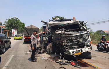 Tabrakan 2 Truk di Jalur Pantura Gresik, Seorang Sopir Tewas