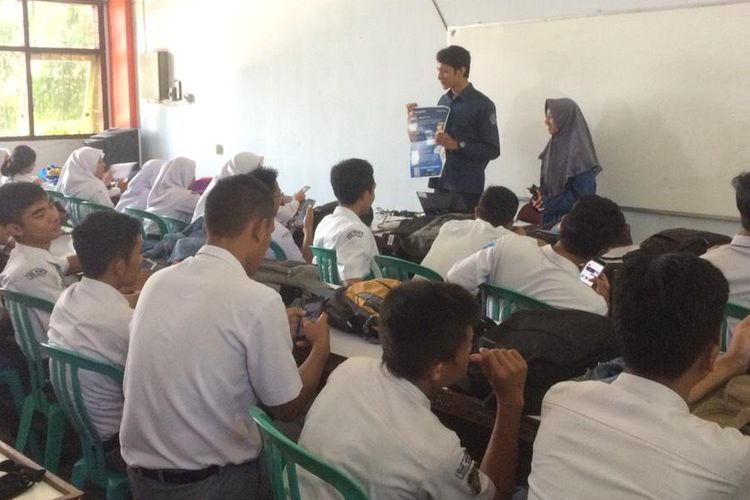 Sejak peresmian oleh Kemendikbud, Aku Pintar telah melakukan sosialisasi ke berbagai sekolah di berbagai daerah diantaranya : Jabodetabek, Bandung, Semarang, Surabaya, Bali, Medan, Padang, Palu dan beberapa daerah lainnya.