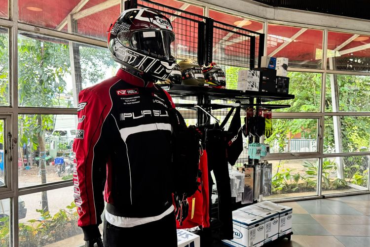 Apparel berkendara hasil kolaborasi RC Motogarage X Kremlin