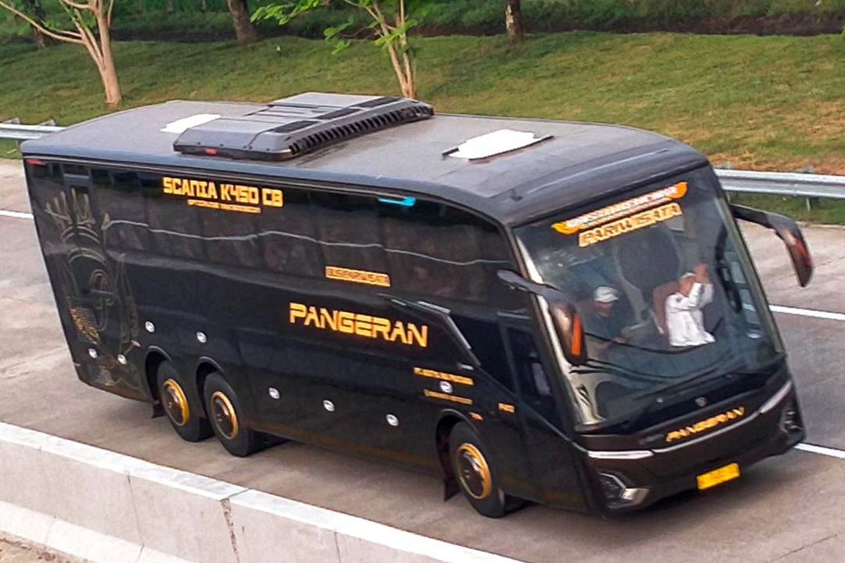 Bus pariwisata baru milik PO Pangeran