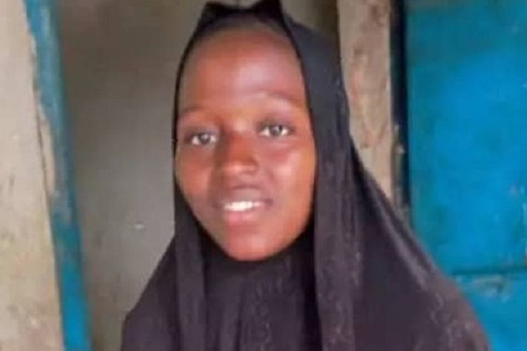 Fatoumata Kourouma, ibu dari Guinea. Dia menjadi perbincangan setelah ikut ujian 30 menit setelah melahirkan anak.