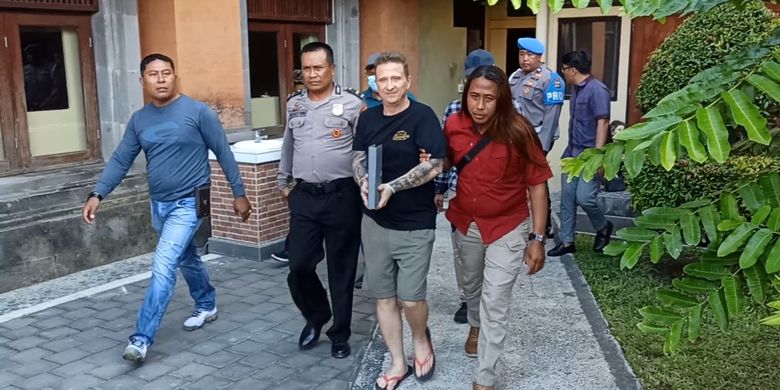 Bali police call on Australian foreigners to admit IDR100m transfer to Divhubinter Polri members, but unrelated to Interpol fugitive extortion