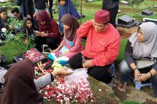 Jelang Ramadhan, Keluarga Berziarah ke Makam Olga Syahputra