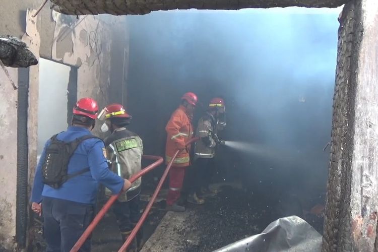 Gudang Wedding Organizer di Purwakarta Terbakar, Warga Panik Takut Api Merembet ke Rumah