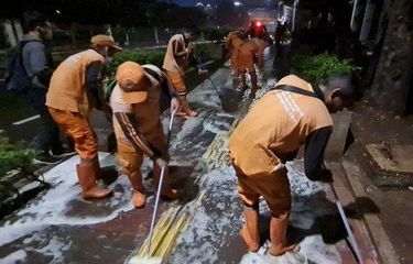 Cerita Petugas PPSU Ciduk Orang Pipis Sembarangan di Halte ...