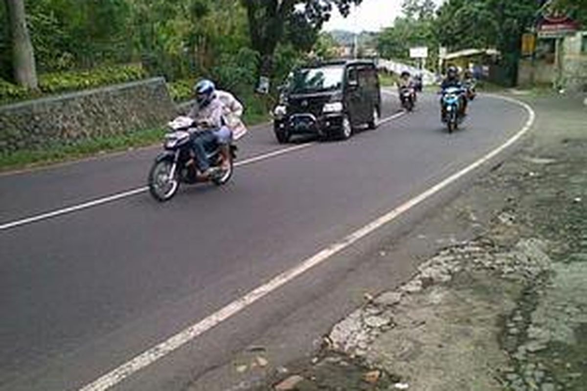 Kemacetan jalur menuju Puncak, Bogor, mulai terurai, Kamis (31/12/2009).