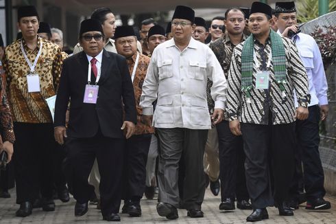 Alasan Prabowo Sering Pakai Baju Safari Berwarna Cokelat atau Putih