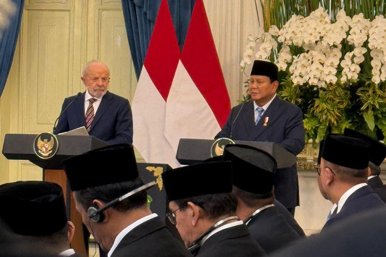 Presiden RI Prabowo Subianto bertemu Presiden Brasil Luiz Inacio Lula da Silva di Istana, Jakarta, Kamis (23/10/2025).