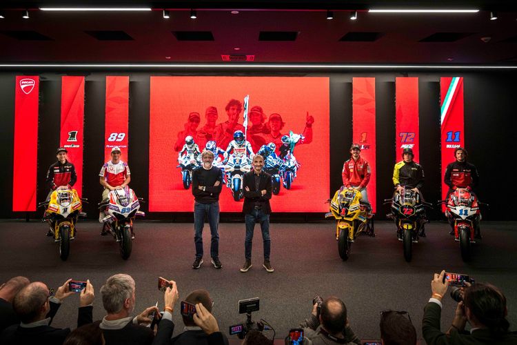 Replika motor balap Ducati Panigale V4 dan V2 dari MotoGP, WorldSBK, dan WorldSSP