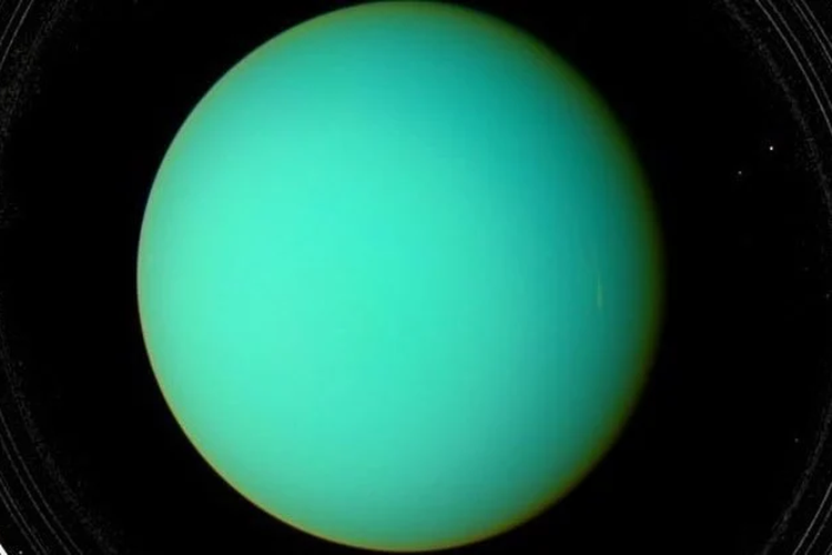 Uranus memiliki cincin di sekeliling planet.