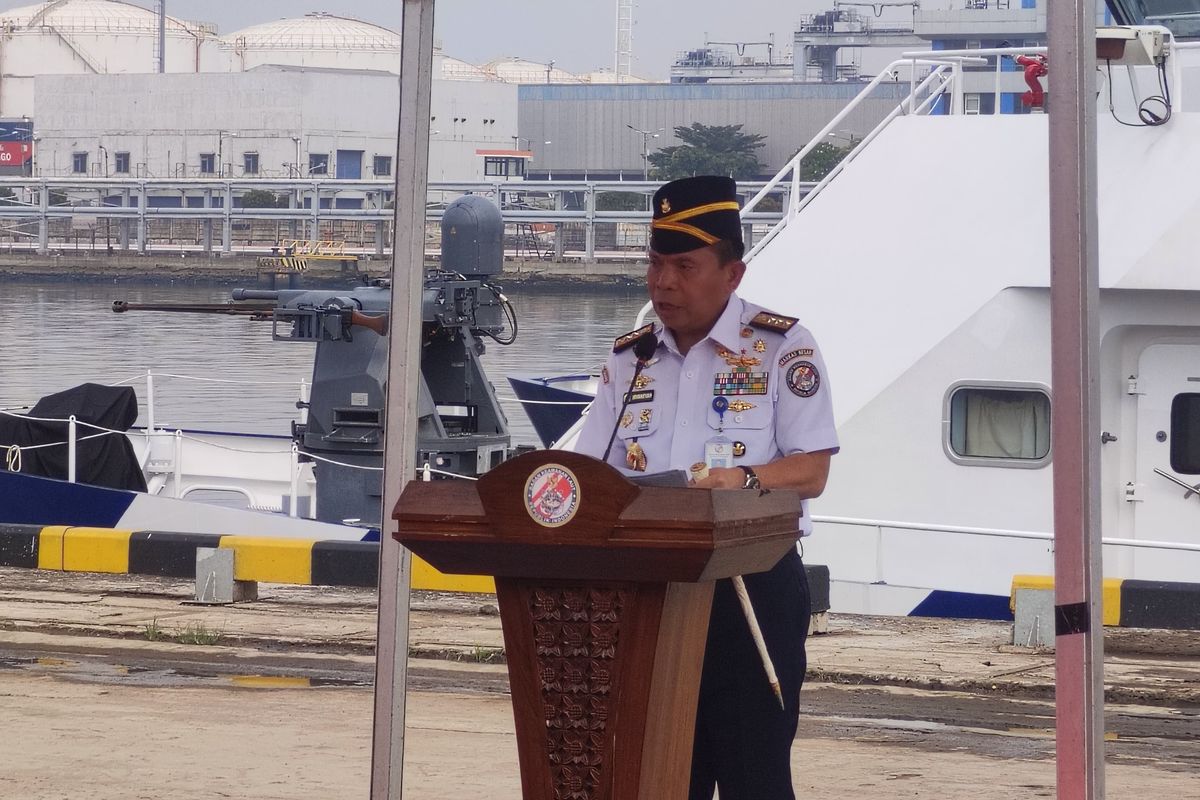 Kepala Badan Keamanan Laut (Bakamla) RI, Laksdya TNI Irvansyah di Dermaga Ex-President, Tanjung Priok, Jakarta Utara, Selasa (15/7/2025).