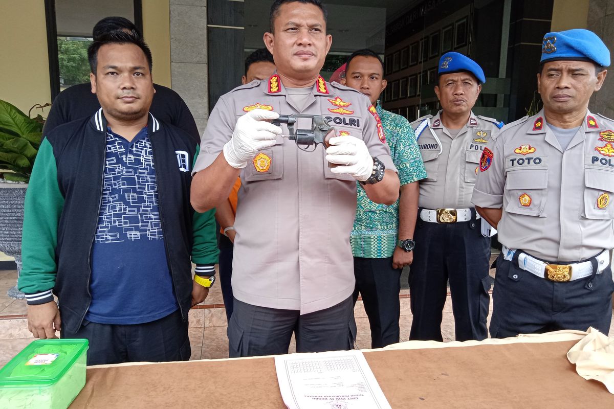 Polisi gadungan yang memeras penjual kembang api mengaku telah beraksi sebanyak 3 kali, Jumat (10/1/2020)