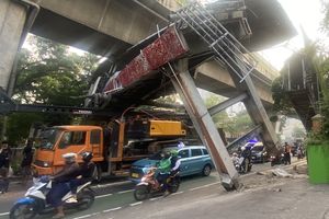 Malam Panjang Membongkar JPO Tendean yang Ditabrak Truk Pengangkut Alat Berat