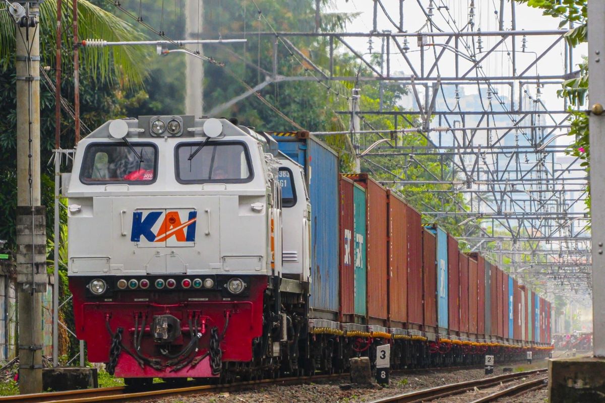 Ilustrasi rangkaian kereta angkutan barang KAI.