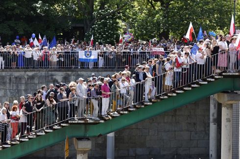 Sebanyak 500.000 Warga Polandia Gelar Protes Anti-pemerintah