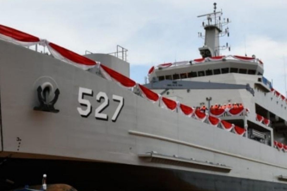 KRI Teluk Wondama-527 is part of the Indonesian Navy's primary weaponry defense system. 