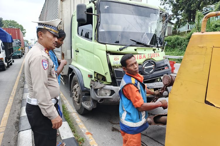 Kecelakaan Beruntun di Exit Tol Bawen: Libatkan 4 Kendaraan, 1 Orang Terluka