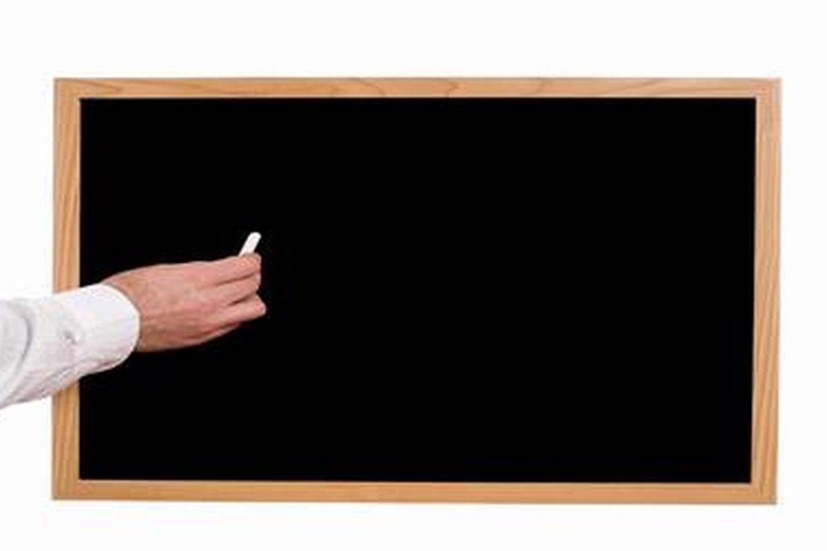 Ilustrasi: Timbul kesan, bahwa seorang dosen berlatar belakang pendidikan di bidang tertentu, dengan gelar kesarjanaan tingkat tertentu, dan ditambah pelatihan tentang menyajikan bahan perkuliahan saja, sudah cukup memadai untuk menjadi seorang dosen handal.