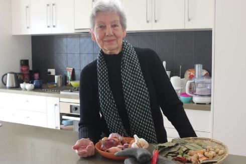 Helen, Wanita Australia yang Gemar Masak Makanan Indonesia