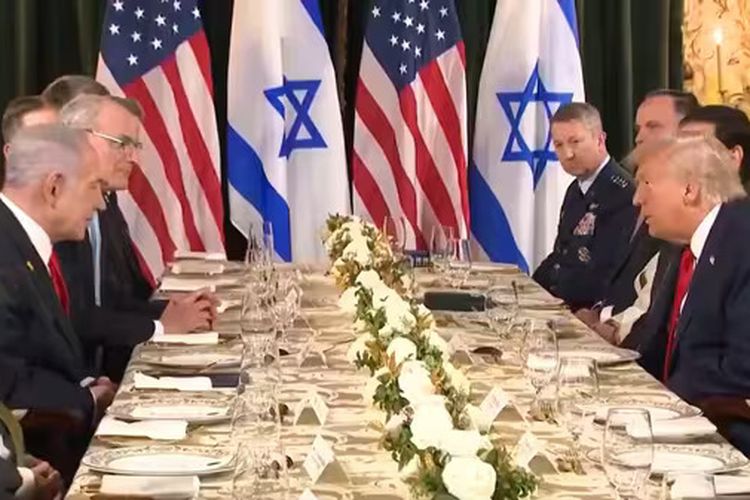 Donald Trump tertangkap mikrofon saat meluapkan kekesalannya karena tidak mendapatkan Hadiah Nobel Perdamaian dalam pertemuan dengan Perdana Menteri Israel Benjamin Netanyahu. 