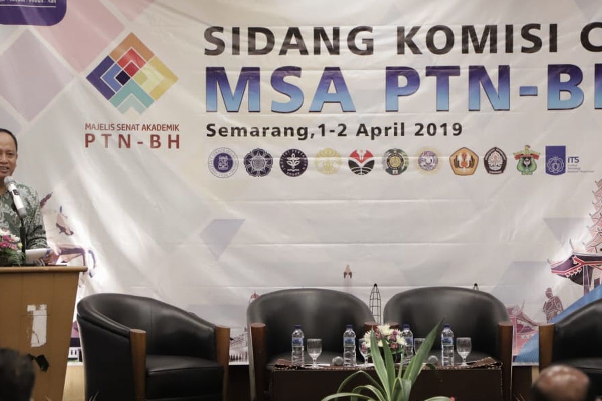 Menristekdikti saat membuka Sidang Komisi C Majelis Senat Akademik (MSA) Perguruan Tinggi Negeri Badan Hukum (PTN-BH) di Semarang (1/4/19).