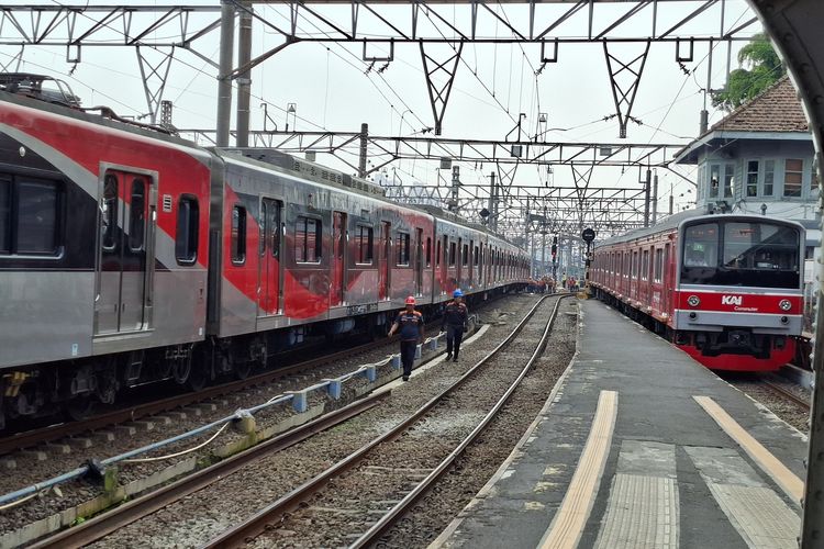 KRL Bogor-Jakarta Anjlok Saat Masuk Jalur 9 Jakarta Kota, Seluruh Penumpang Dievakuasi