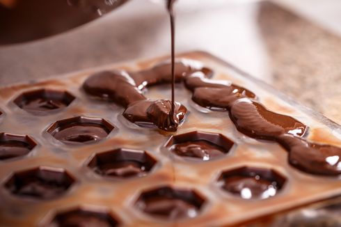 Resep Cokelat Karamel Praline untuk Kado Valentine Orang Tersayang