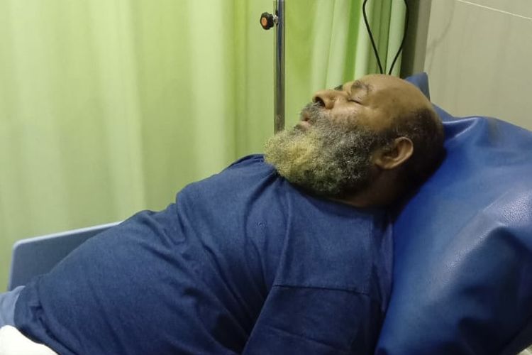 Gubernur nonaktif Papua Lukas Enembe dibawa ke Rumah Sakit Pusat Angkatan Darat (RSPAD) Gatot Soebroto, Jakarta, malam ini, Minggu (16/7/2023).