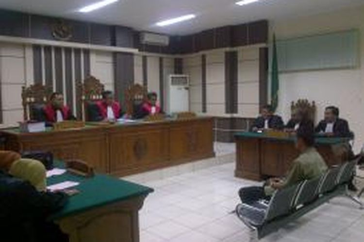 Mantan Bupati Kudus, Jawa Tengah, Muhammad Tamzil dalam sidang di Pengadilan Tipikor Semarang, Selasa (24/2/2015) petang.