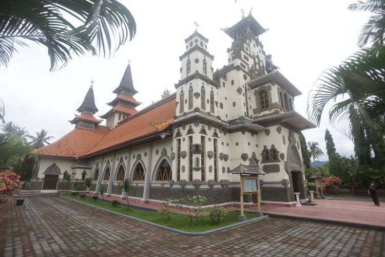 Gereja Hati Kudus Yesus (HKY) di Palasari kabupaten Jembrana, salah satu tempat wisata di Bali Barat.