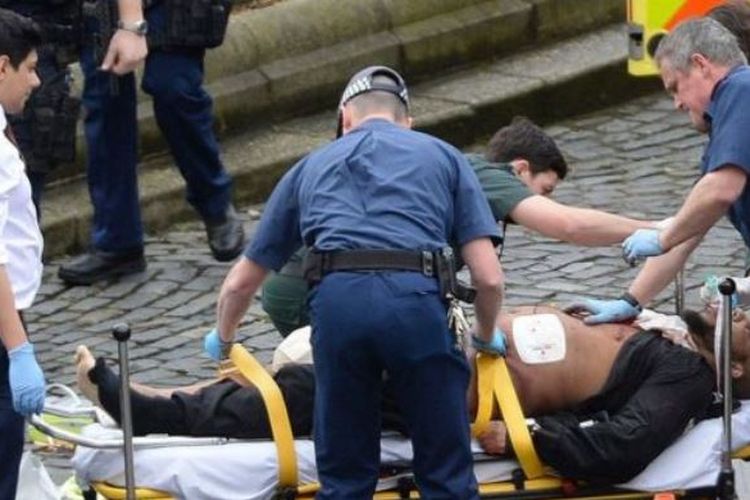 Pelaku serangan teror London, Khalid Masood (52) yang terluka usai ditembak polisi di gedung parlemen. Nyawa Masood akhirnya tak tertolong.