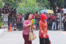 Satpol PP Bubarkan Demo Sopir Metromini di Kantor Jokowi