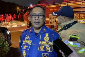 Damkar DKI: Api Masih Terdeteksi di Dalam Gudang Amunisi TNI yang Terbakar